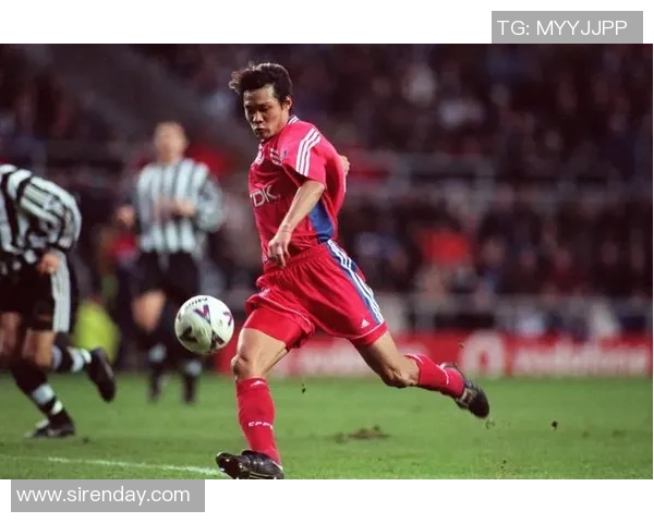 2021年度足球明星精彩瞬间回顾与经典照片集锦