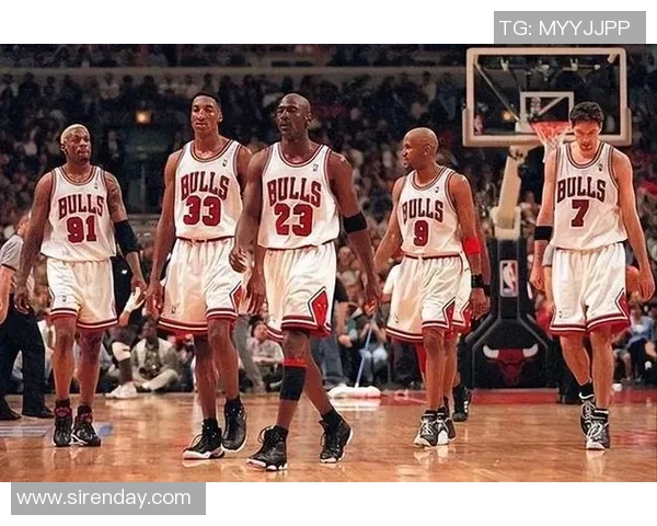 乔丹与足球明星亲密合影展现体育巨星之间的友谊与魅力