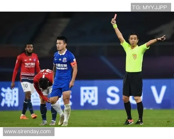 重庆足球队个人能力引发热议球迷对球员表现褒贬不一